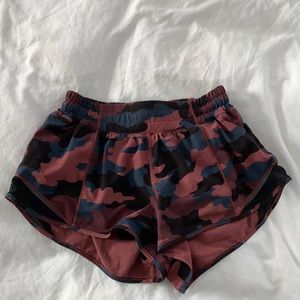 LULULEMON Hotty Hot 2.5 shorts